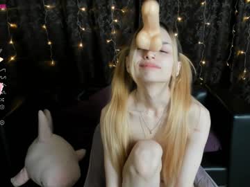 girl
        peachmila cam image #2023398