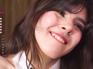 girl
        amandamedrano cam image #1083727