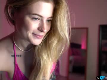 girl
        chloewildd cam image #3909913