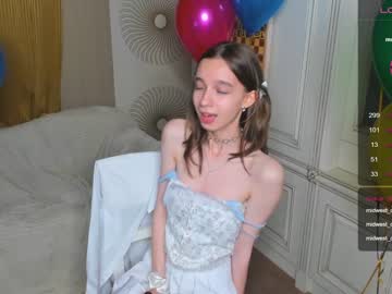 girl
        happiness_call cam image #1731881
