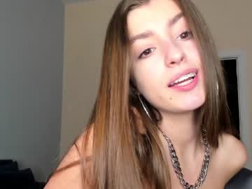 girl
        coy_amina_ cam image #520127