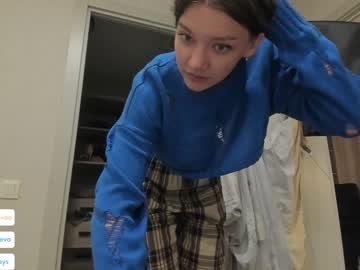 girl
        coyness_geneva cam image #1452280