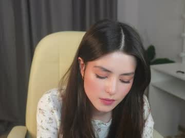 girl
        lucky_forme cam image #4171543