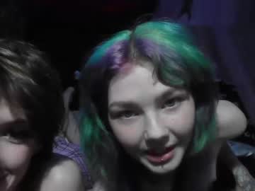 couple
        happyhourand69 cam image #824514