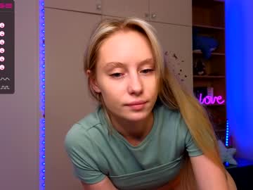 girl
        callme_star cam image #992214