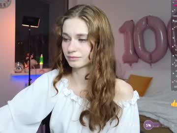 girl
        lolliruth cam image #1885546