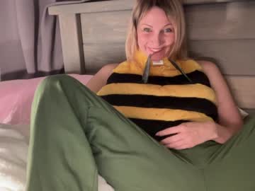 girl
        kaileeshy cam image #1627813