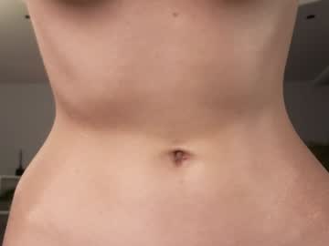 girl
        lauratanguy cam image #3604156