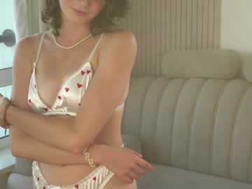 girl
        you_fell_in_love cam image #3234086