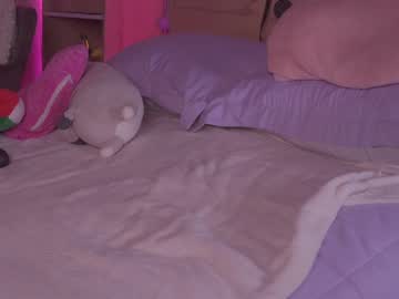 girl
        kittenmoon_ cam image #1701763