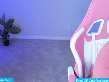 girl
        ella_foxx cam image #3150142