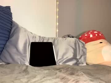girl
        venusenvyx cam image #451465