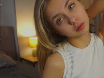 girl
        mildredgarrett cam image #3753012