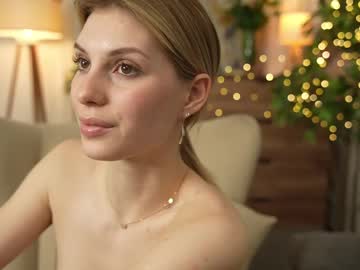 girl
        refined_style cam image #4157868