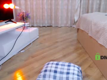 girl
        shy_blondiee cam image #598174