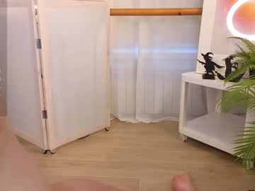 girl
        katie_dierse cam image #3611665