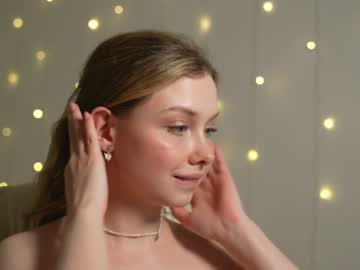 girl
        april_blush cam image #2620464
