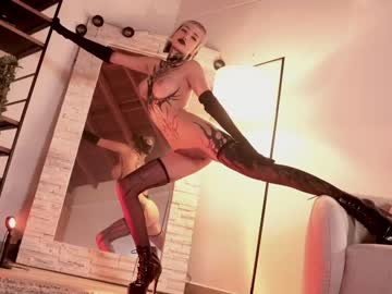 girl
        goth_dolll cam image #2564831