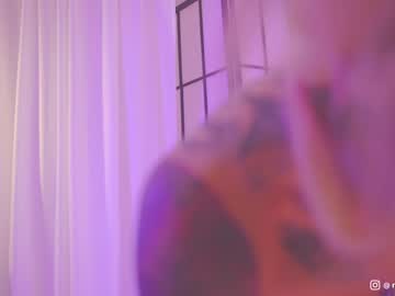 girl
        nekyra_san cam image #3982637