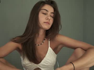 girl
        tessarosse_ cam image #1418209