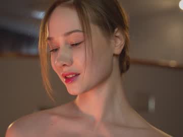 girl
        purefection_ cam image #2127704