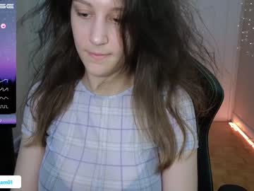 girl
        alexa_dream cam image #1225000