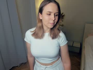 girl
        next_to_you_ cam image #1945666