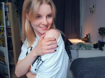 girl
        intimacy_scene cam image #2912459