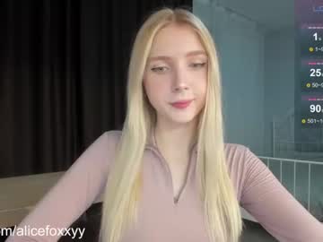 girl
        oh_honey_ cam image #1950969