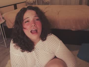 girl
        chery_lady22 cam image #1493868