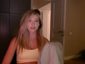 girl
        bitter_moon cam image #736129