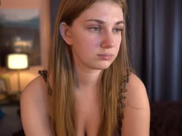 girl
        ammysky_ cam image #1935854