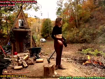 couple
        honeyand_thebear cam image #49696