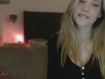 girl
        bitter_moon cam image #204656