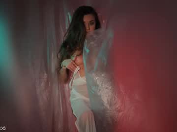 girl
        lettymoa cam image #3480207
