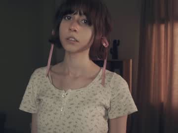 girl
        meghanash cam image #2682765
