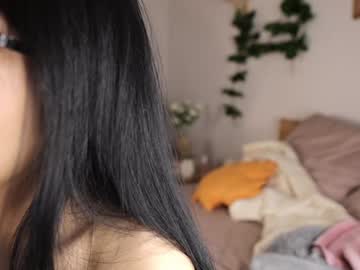 girl
        hinatabroks cam image #3614958