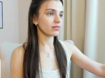 girl
        suzyjames cam image #3825110