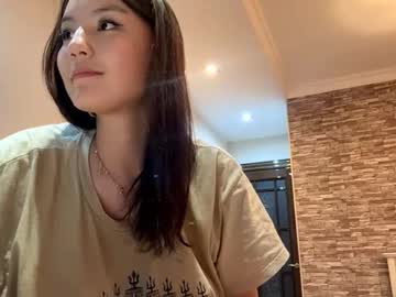 girl
        ashleyfarabee cam image #4513055