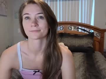 girl
        katynowhere cam image #3044532
