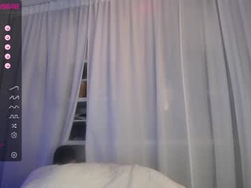 girl
        eevie_moon cam image #796002