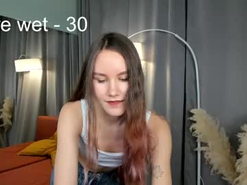 girl
        clare_ff cam image #4190766