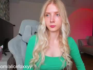 girl
        oh_honey_ cam image #1472260