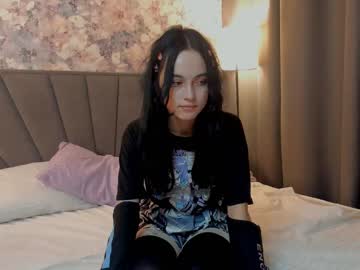 girl
        irisbroyn cam image #1558818