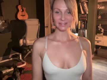 girl
        kaileeshy cam image #3054685