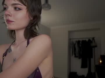 girl
        auddicted cam image #3150832