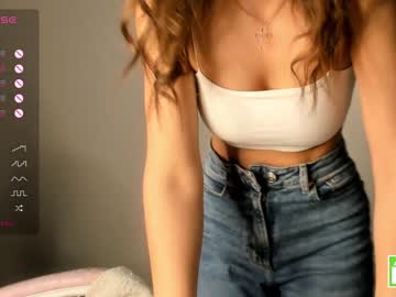 girl
        brittcubitt cam image #2531909