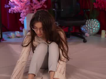 girl
        kittycaitlin cam image #4230664