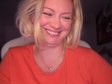 girl
        kiradivine cam image #3468755