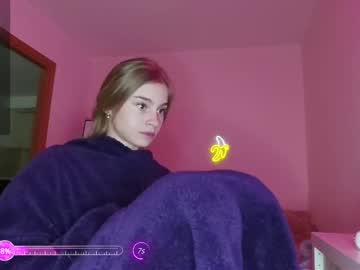 girl
        roxxxie_reid cam image #4288643